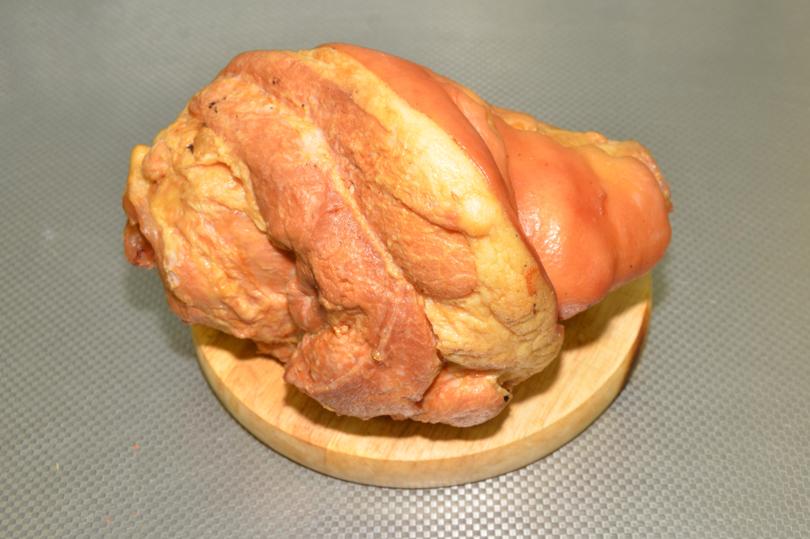 Рулька свиная копчено-вареная